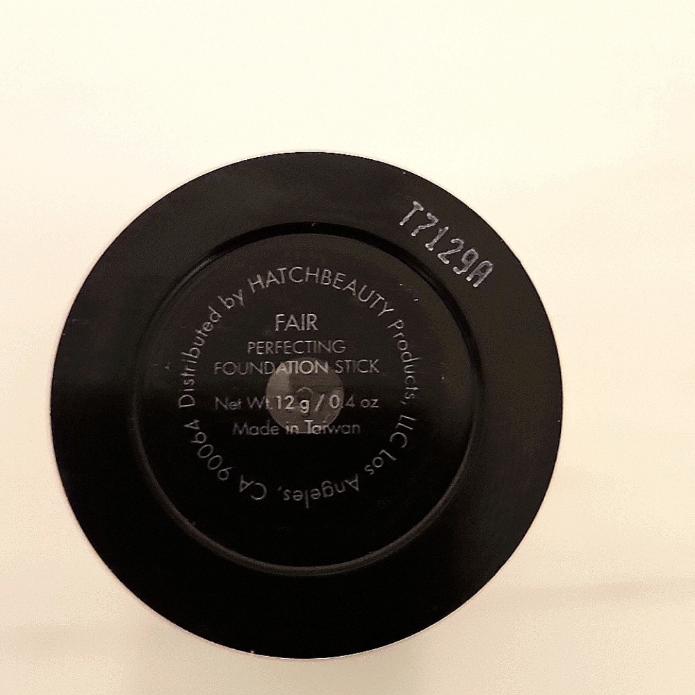 Kristofer Buckle Triplicity Perfecting Foundation Stick in Fair - Picture 4 of 4
